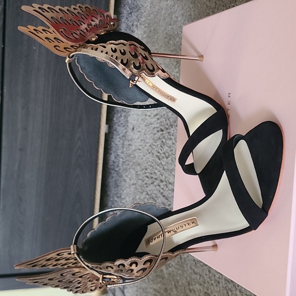 Heels - Picture 4 of 6